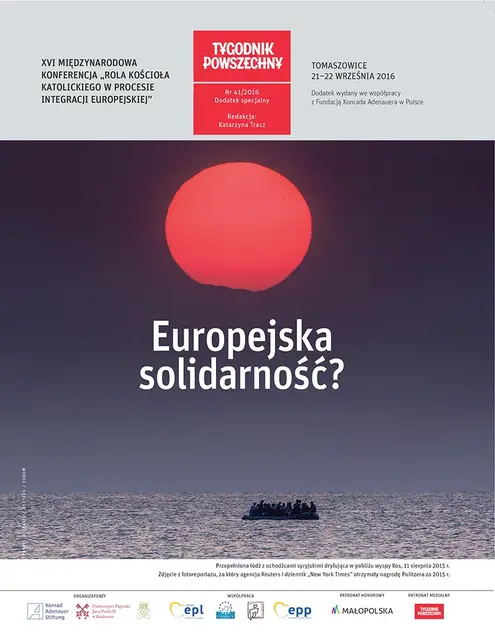 Przepełniona łódź z uchodźcami syryjskimi dryfująca w pobliżu wyspy Kos, 11 sierpnia 2015 r. Zdjęcie z fotoreportażu, za który agencja Reuters i dziennik „New York Times” otrzymały nagrodę Pulitzera za 2015 r. / Fot. Yannis Behrakis / REUTERS / FORUM