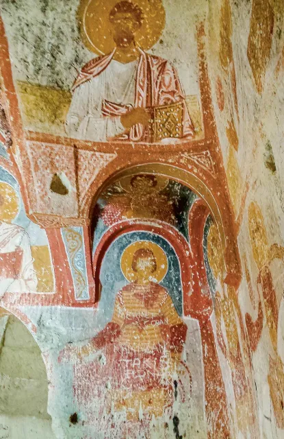 Wnętrze jednej ze skalnych kaplic w Göreme, Kapadocja, Turcja / Fot. Marcelina Szumer