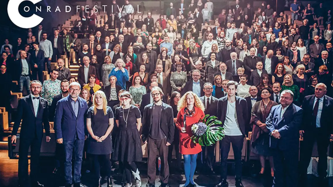 Gala Nagrody Conrada. W środku laureatka Żanna Słoniowska. / Fot. Hasenien Dousery / KBF