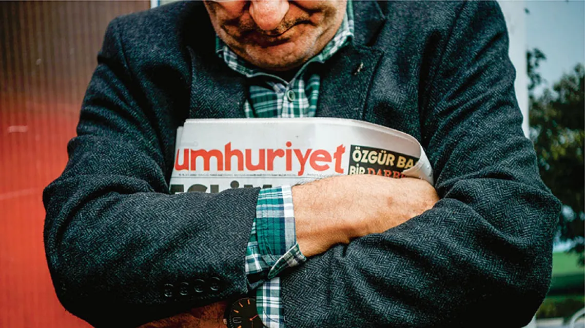 Demonstacja w obronie dziennika „Cumhuriyet”. Stambuł, 1 listopada 2016 r. / Fot. Ozan Kose / AFP / EAST NEWS