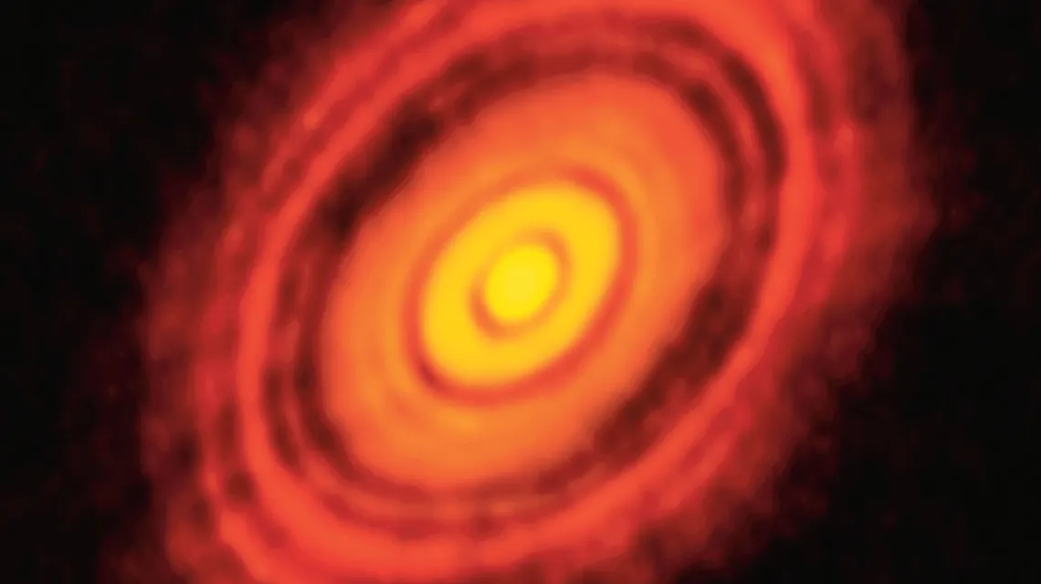 Dysk protoplanetarny wokół gwiazdy HL Tauri. Jeszcze parę milionów lat temu była to nieciekawa chmura zapylonego gazu. Niedługo przemieni się w układ planetarny. Tak powstają światy. / Fot. ALMA / ESO / NASA
