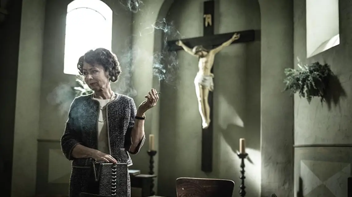 Maria Mamona w roli Julii Brystygierowej, kadr z filmu „Zaćma” Ryszarda Bugajskiego. / Fot. Jacek Drygała / KINO ŚWIAT