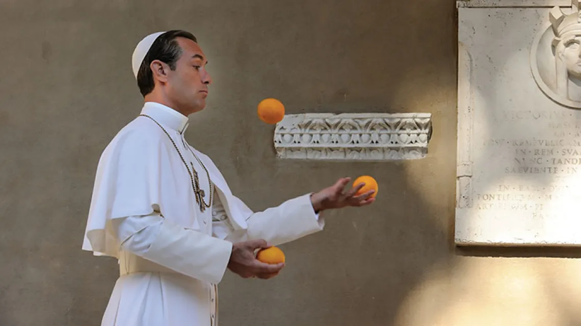 Jude Law, odtwórca roli tytułowej w serialu „Młody papież”  / Fot. Gianni Fiorito / HBO