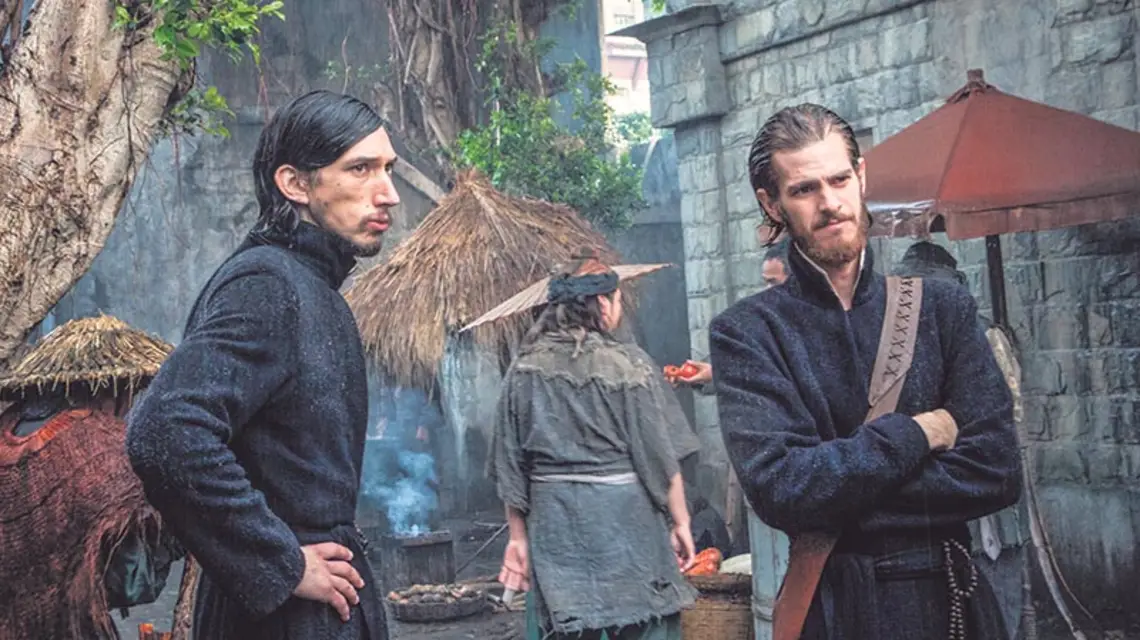 Adam Driver i Andrew Garfield w „Milczeniu” Martina Scorsese / Fot. GUTEK FILM