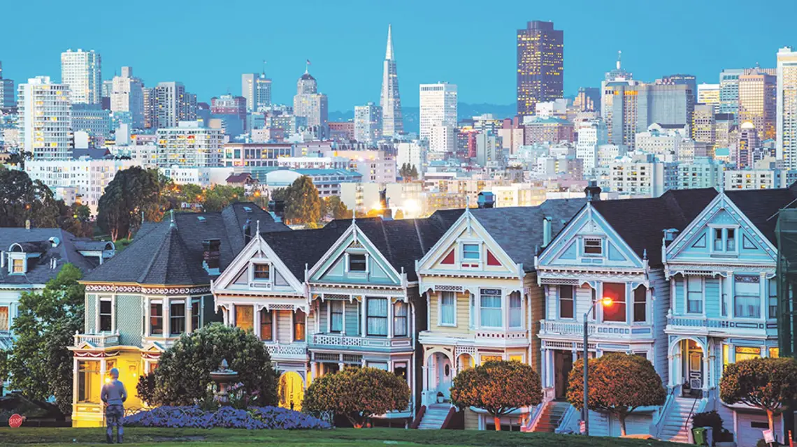 Domy wiktoriańskie w San Francisco, widok z Alamo Square Park / Fot. Andriy Kravchenko / EAST NEWS