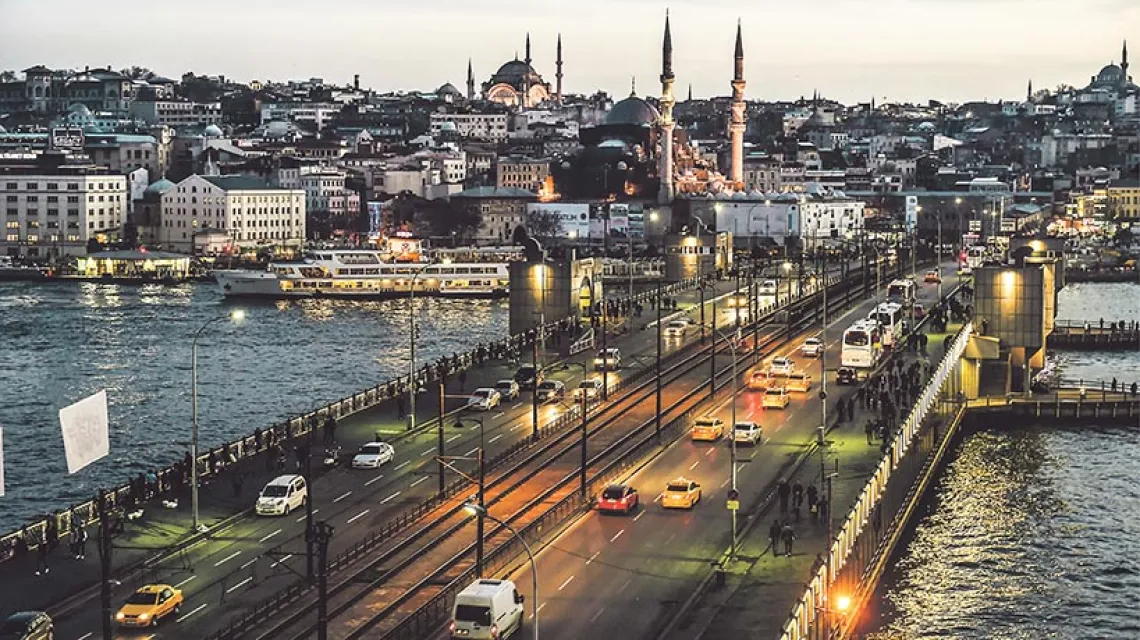 Most Galata w Stambule, marzec 2017 r. / Fot. Yasin Akgul / AFP / EAST NEWS