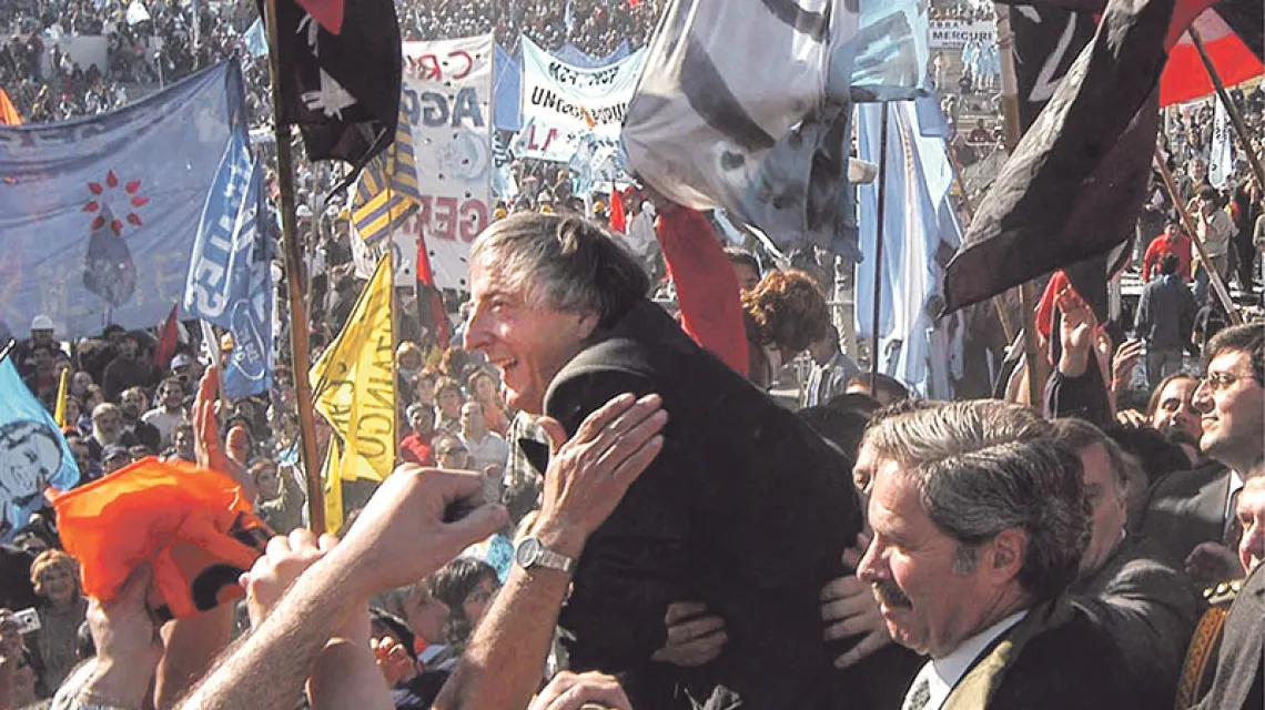 Nestor Kirchner świętuje cztery lata swojej prezydentury. Mendoza, Argentyna, 2007 r. / Fot. AFP / EAST NEWS