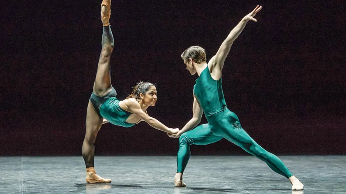 Crystal Costa i Barry Drummond w „In the Middle, Somewhat Elevated” (English National Ballet, 2015 r.) / Fot. Arnaud Stephenson