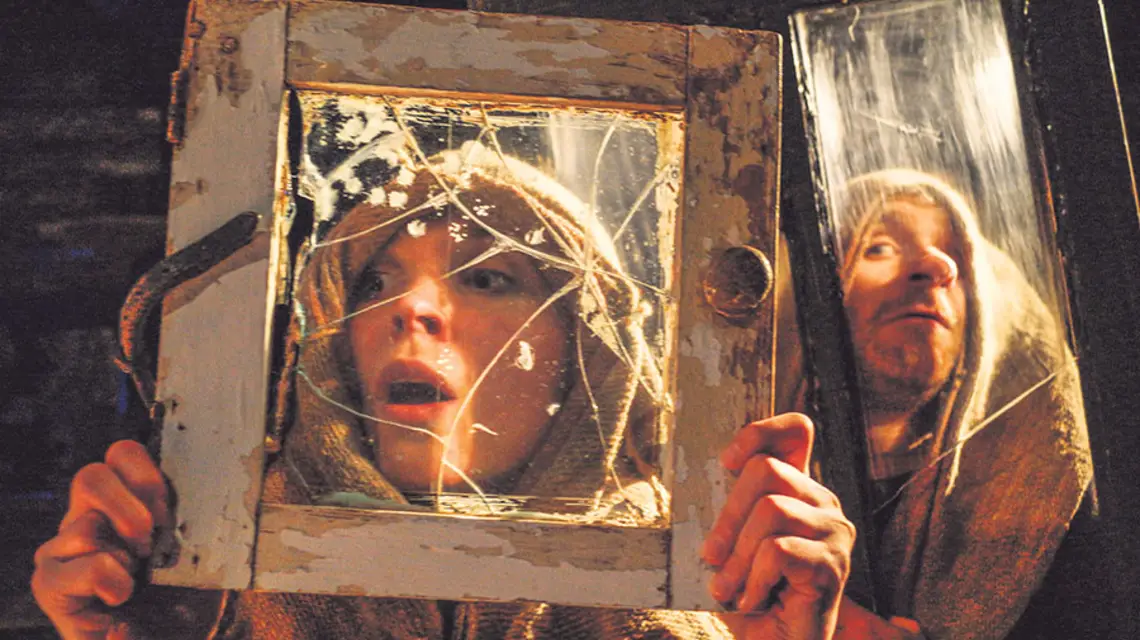 Sylwia Nowak i Bartek Olszewski w spektaklu „Dziady – noc pierwsza” (reż. Piotr Tomaszuk), Teatr Wierszalin w Supraślu. / Fot. Archiwum Teatru Wierszalin