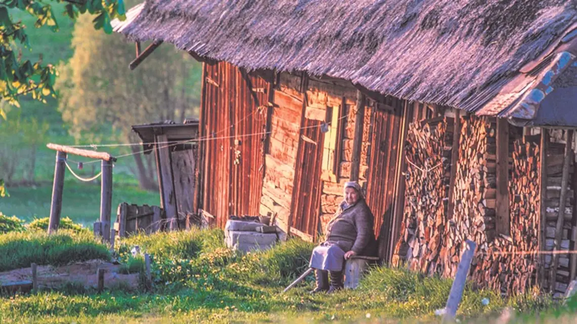Łemkowska chałupa w Czarnem, 2010 r. / Fot. Adam Lawnik / EAST NEWS