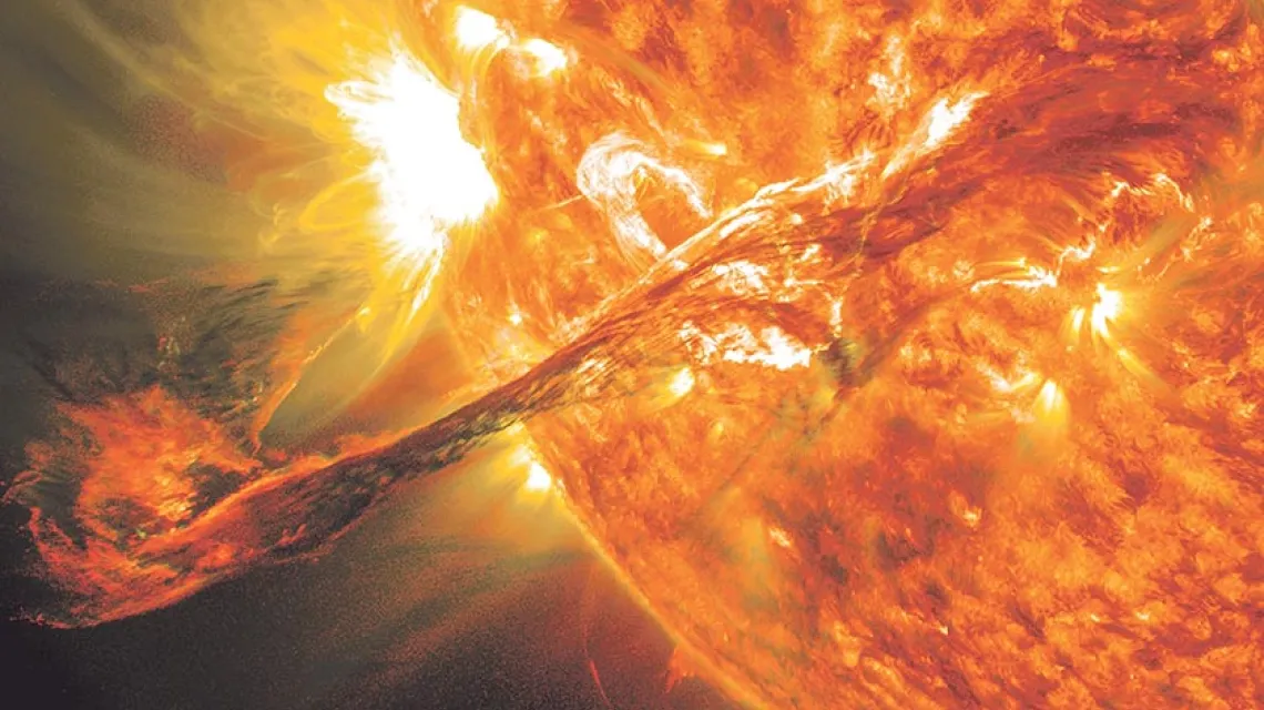 Erupcja materii słonecznej, która kilka dni później spowodowała zorze i zakłócenia pola magnetycznego Ziemi, 3 sierpnia 2012 r. / Fot. NASA / GSFC / SDO