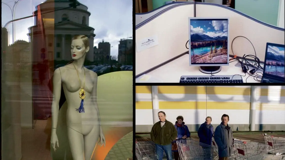 po lewej: Anna Beata Bohdziewicz „Więcej Polski / Fotodziennik”, 2008 | po prawej u góry: Tomasz Wiech „Korporacja”, 2008–2010 | po prawej u dołu: Łukasz Trzciński „Nowa Huta”, 1997 / fot. dzięki uprzejmości Centrum Sztuki Współczesnej Zamek Ujazdowski