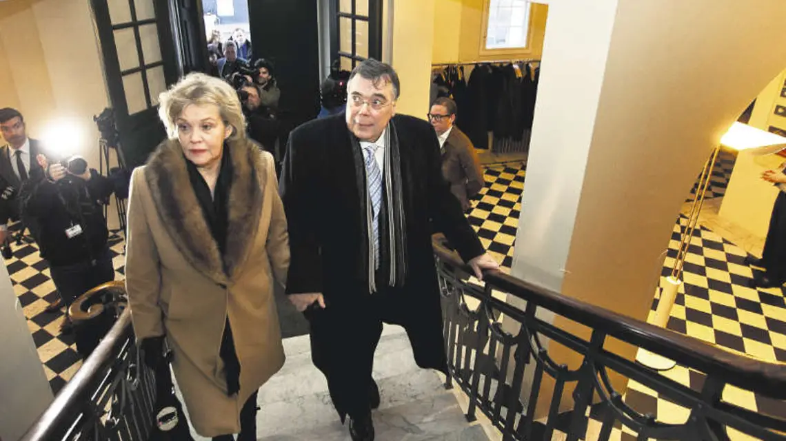 Były premier Islandii Geir Haarde przybywa z żoną do budynku sądu w Reykjaviku, 5 marca 2012 r. / Fot. Kristinn Ingvarsson, AP, East News