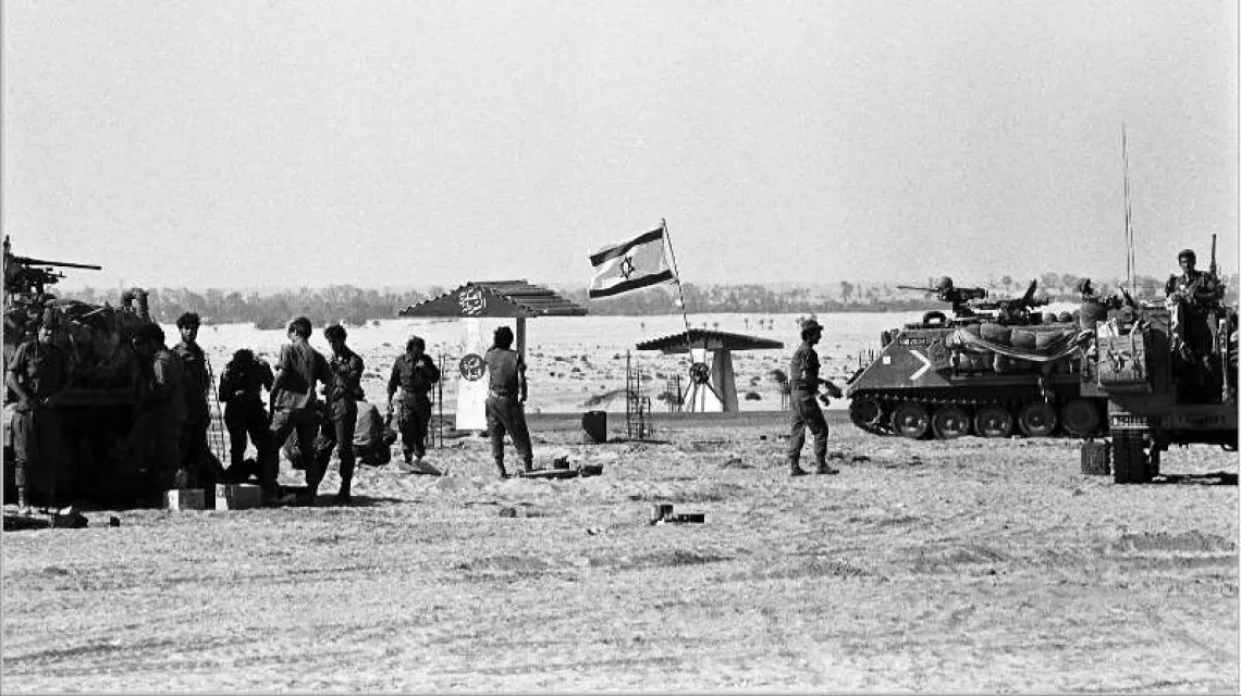 Wojna Jom Kippur ugruntowała postrzeganie Holokaustu jako mitu założycielskiego Izraela. Na zdjęciu: izraelscy żołnierze w Egipcie, 1973 r. / Fot. David Rubinger / Corbis