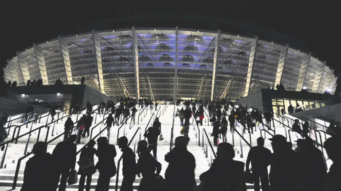 Stadion Olimpijski w Kijowie po zakończeniu gruntownej przebudowy dla potrzeb Euro. To tu odbędzie się – bojkotowany przez zachodnich polityków – finałowy mecz Mistrzostw Europy. / Fot Sergei Supinsky, AFP, East News