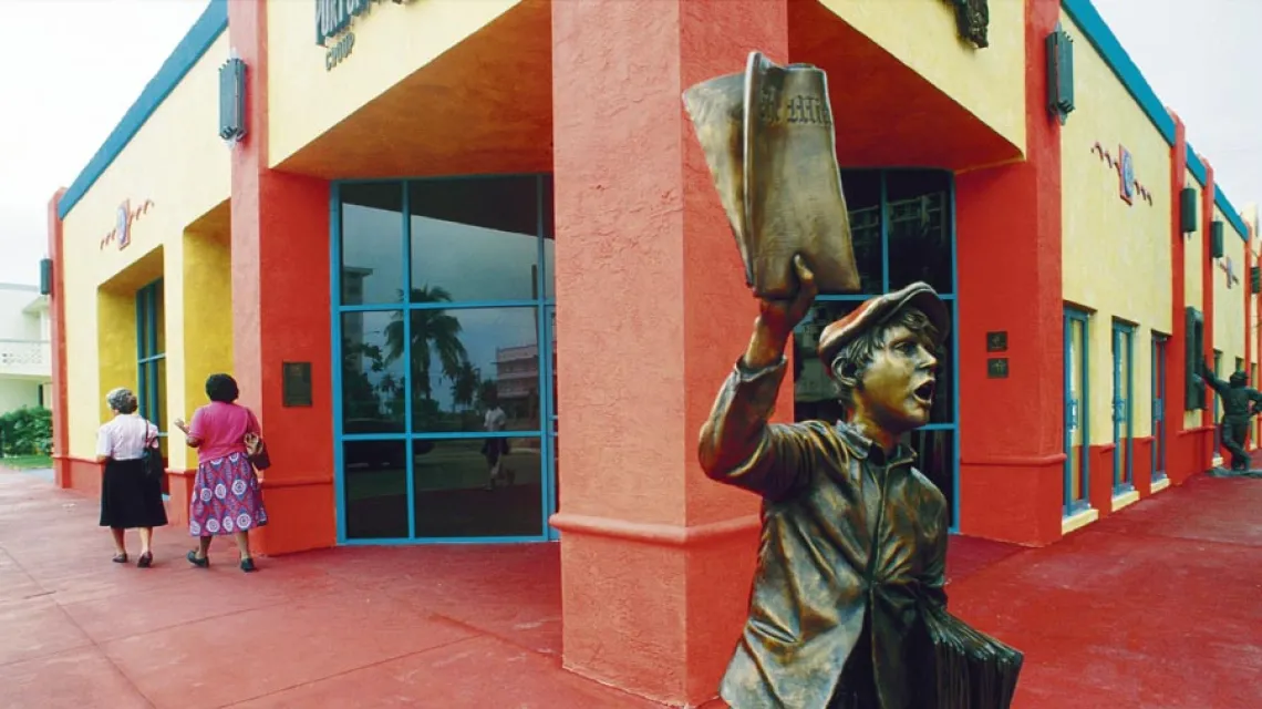 Pomnik gazeciarza w Miami Beach na Florydzie, USA / fot. Sylvain Grandadam / East News
