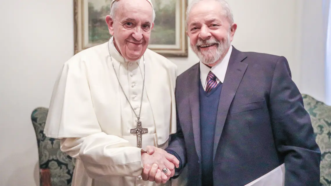 Luiz Lula da Silva z wizytą w u papieża Franciszka kilka miesięcy po wyjściu z brazylijskiego więzienia i przed startem w wyborach prezydenckich. Watykan, luty 2020 r. / Ricardo Stuckert / @LulaOficial / 