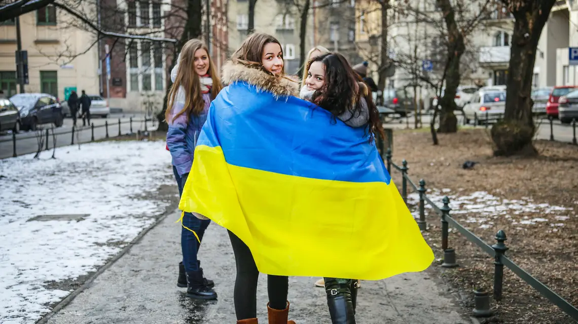 Polacy i Ukraińcy przeszli wspólnie w manifestacji przeciwko rosyjskiej agresji na Ukrainie pod Konsulatem Generalnym Federacji Rosyjskiej w Krakowie. 01.02.2015 r. / / Fot. Beata Zawrzel/REPORTER
