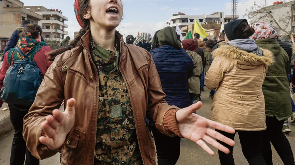 Syryjscy Kurdowie demonstrują przeciwko decyzji o wycofaniu wojsk USA z kraju, Qamishli,  28 grudnia 2018 r. /  / DELIL SOULEIMAN / AFP / EAST NEWS