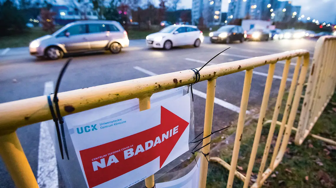 Centrum testowe drive-thru. Gdańsk, 18 grudnia 2021 r. / fot. WOJCIECH STRÓŻYK / REPORTER / 