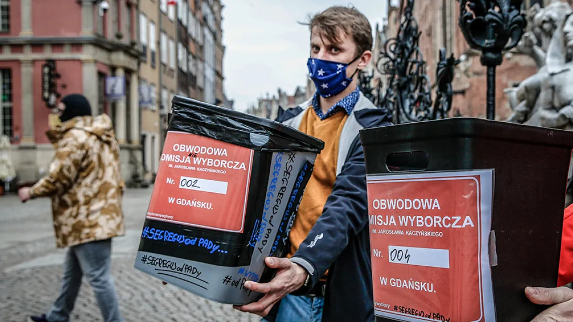 Happening #SEGREGUJodPADY – protest przeciwko wyborom w czasie pandemii, Gdańsk, 1 maja 2020 r. / KAROLINA MISZTAL / REPORTER / 