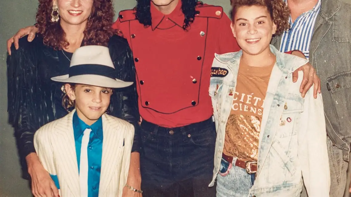 KADR Z FILMU „LEAVING NEVERLAND” / / MATERIAŁY PRASOWE