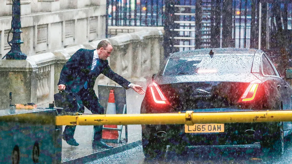 Dominic Raab, brytyjski minister ds. brexitu, opuszcza siedzibę premier May na Downing Street, Londyn, 12 listopada 2018 r. / /  SIMON DAWSON / REUTERS / FORUM