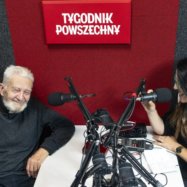 Ks. Adam Boniecki i Katarzyna Kubisiowska w studiu Podkastu Powszechnego / fot. Grażyna Makara