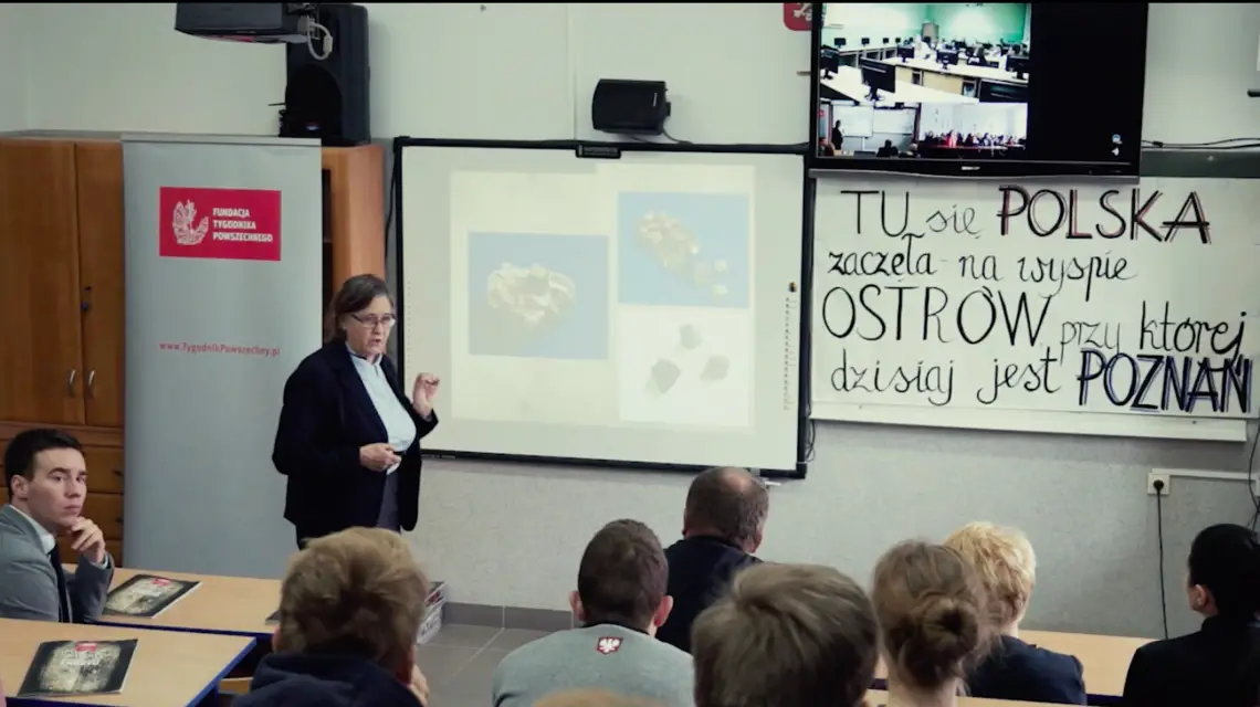 Screen z wideo z wykładu  "Tu się Polska zaczęła – na wyspie Ostrów, przy której dzisiaj jest Poznań" / 