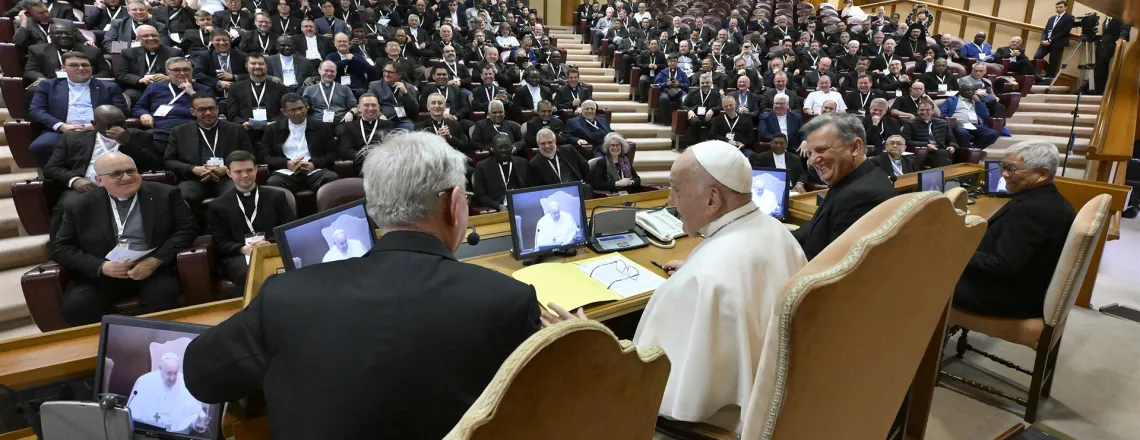 Spotkanie synodalne proboszczów z papieżem Franciszkiem, aula synodalna, Watykan, 2 maja 2024 r. // Backgrid / PA / East News