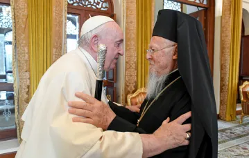 Papież Franciszek i ekumeniczny partriarcha Konstantynopola Bartłomiej / fot. VATICAN MEDIA / AFP / EAST NEWS / 