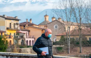 Także w środkowych Włoszech notuje się dziś wzrost infekcji wariantem Omikron. Na zdjęciu: miasto Rieti w regionie Lacjum, 3 stycznia 2022 r. / RICCARDO FABI / NUR / AFP / EAST NEWS
