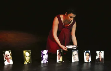 Spektakl teatralny ku pamięci Irańczyków, ofiar mordów politycznych; Wiedeń, 2010 r. / fot. z archiwum Niloofar Beyzaie / 