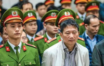 Trinh Xuan Thanh podczas odczytywania sentencji wyroku podwójnego dożywocia, Hanoi, marzec 2018 r. / VIETNAM NEWS AGENCY / AFP / EAST NEWS