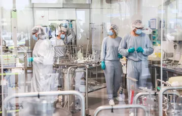 Produkcja szczepionek BioNTech/Pfizer w Reinbek, Niemcy, 30 kwietnia 2021 r. / CHRISTIAN CHARISIUS / DDP IMAGES / FORUM / 