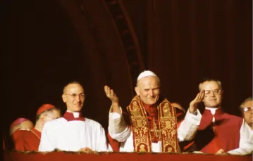 Nowy papież Jan Paweł II na balkonie Bazyliki św. Piotra, 16 października 1978 r. / Vittoriano Rastelli / Corbis / Getty Images