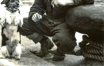 Tomasz Appel jako marynarz niszczyciela ORP „Krakowiak” podczas II wojny światowej. / ARCHIWUM RODZINNE AUTORA