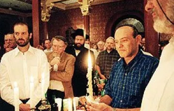 Modlitwa kończąca szabas w krakowskiej synagodze Tempel w ramach Festiwalu Kultury Żydowskiej 2003 /fot. B. Krężel/przekrój/visavis.pl / 