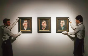 Portrety George’a Dyera pędzla Francisa Bacona w galerii Christie’s w Londynie. Luty 2017 r. / FRANK AUGSTEIN / AP / EAST NEWS