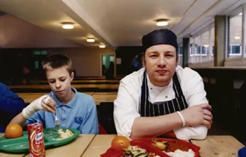 Jamie Oliver, słynny brytyjski kucharz i laureat tegorocznej Nagrody TED, chce ucywilizowac szkolne stołówki. / fot. PETER DENCH / CORBIS / 