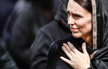 Premier Nowej Zelandii Jacinda Ardern na modlitwach przed meczetem Al-Noor w Christchurch, 22 marca 2019 r. / JORGE SILVA / REUTERS / FORUM