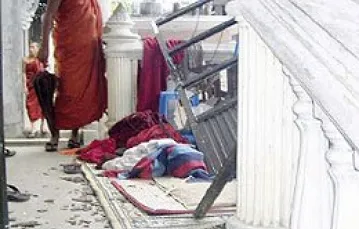 27 września 2007 r., jeden z buddyjskich klasztorów po wejściu służb bezpieczeństwa / fot. AP/Agencja Gazeta / 