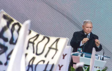 Jarosław Kaczyński podczas obchodów piątej rocznicy katastrofy smoleńskiej, Warszawa, 10 kwietnia 2015 r. / MACIEJ ŁUCZNIEWSKI / REPORTER
