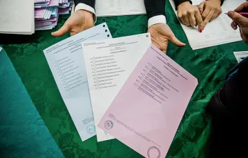 Karty do głosowania w wyborach samorządowych, Częstochowa, 16 listopada 2014 r. / Fot. Jarosław Respondek / REPORTER