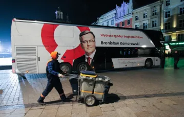 Autobus kandydata w Krakowie, 8 marca 2015 r. / Fot. Jan Graczyński / EAST NEWS