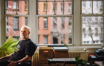 Oliver Sacks w swoim nowojorskim mieszkaniu, luty 2001 r. / Fot. Erica Berger / CORBIS / PROFIMEDIA