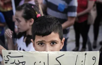 „Moja szkoła nie jest na sprzedaż”: protest uczniów szkół chrześcijańskich, Nazaret, 1 września 2015 r. / Fot. Ahmad Gharabli / AFP / EAST NEWS