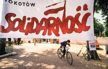 Warszawa, 19 maja 1989 r. – dwa tygodnie przed wyborami / GEORGES MERILLON / GAMMA-RAPHO VIA GETTY IMAGES