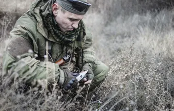 Ukraiński żołnierz na froncie pod Donieckiem, 8 listopada 2015 r. / Fot. Chernyshev Alexey /EAST NEWS