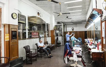 Salon fryzjerski, z którego korzystał Jorge Bergoglio, gdy był arcybiskupem Buenos Aires, marzec 2013 r. / Fot. Daniel Garcia / AFP / EAST NEWS